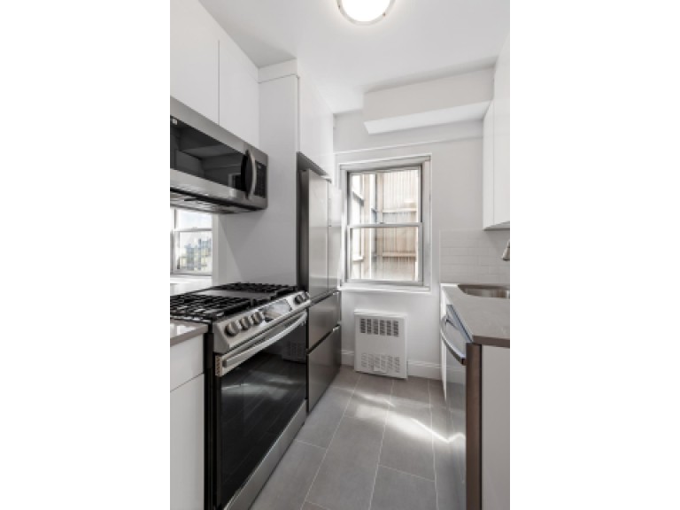 333 East 46th Street 11H Photo-3