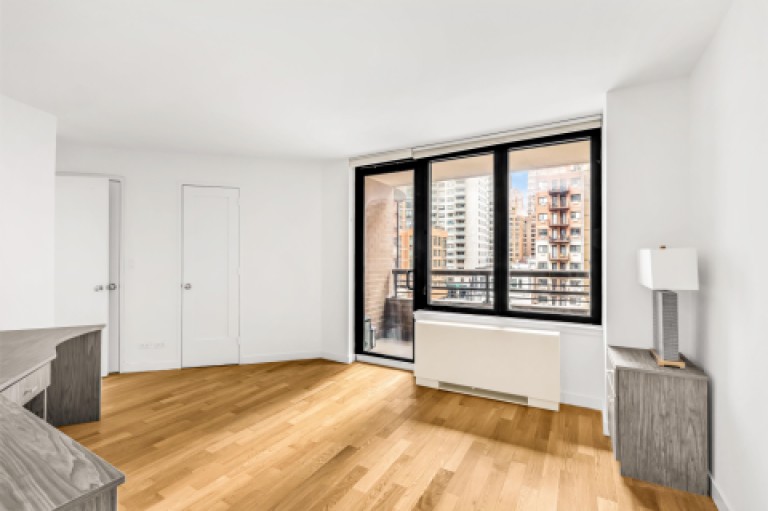 330 East 38th Street 6E Photo-2