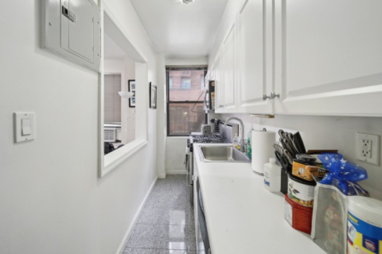 142 East 49th Street 3D Photo-7