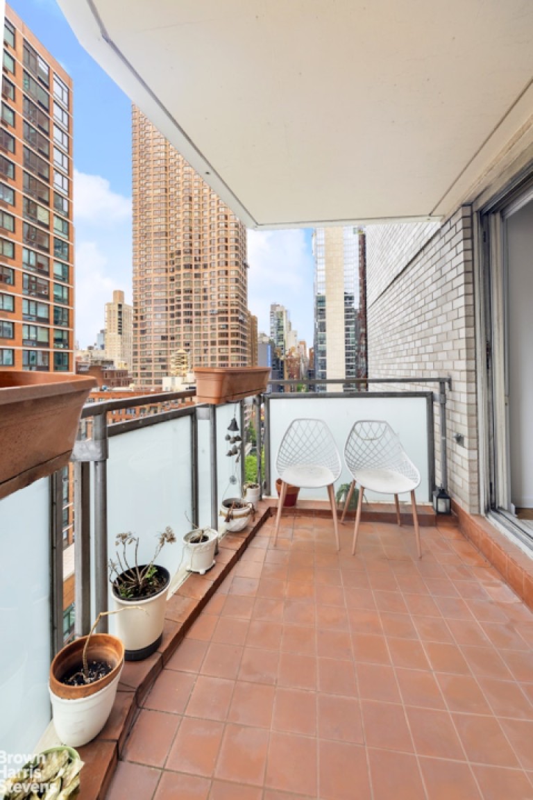 300 East 40th Street 16K Photo-6