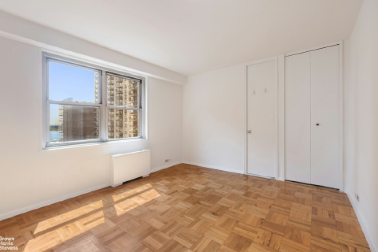 300 East 40th Street 8H Photo-3