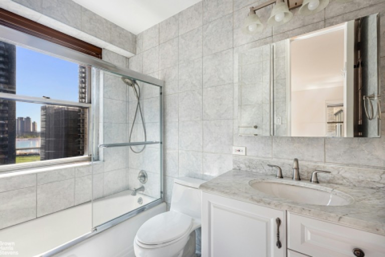 300 East 40th Street 8H Photo-5